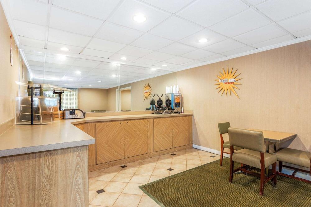 Hotel La Quinta By Wyndham Orlando South